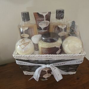 New Lovery Vanilla Coconut Bath Gift Set 8 Pc Shower Gel Towel Scrub Oil